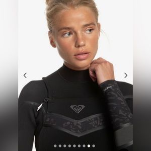 Like new Women’s 3/2 Roxy Chest Zip Wetsuit